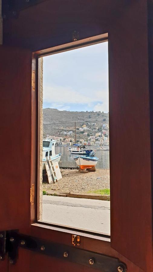 Traditional Seafront Apartment Simi Dış mekan fotoğraf