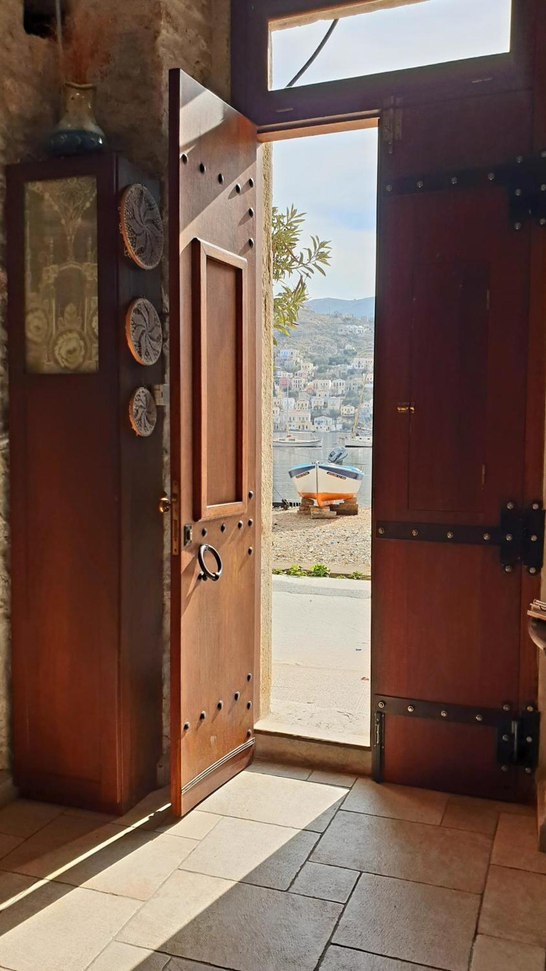 Traditional Seafront Apartment Simi Dış mekan fotoğraf